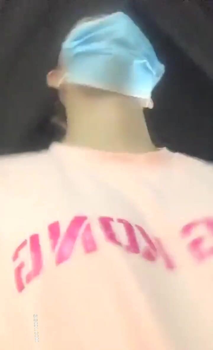 漂亮少妇健身房健完身 换衣间内脱衣紫薇 极品魔鬼身材 淫水超多
