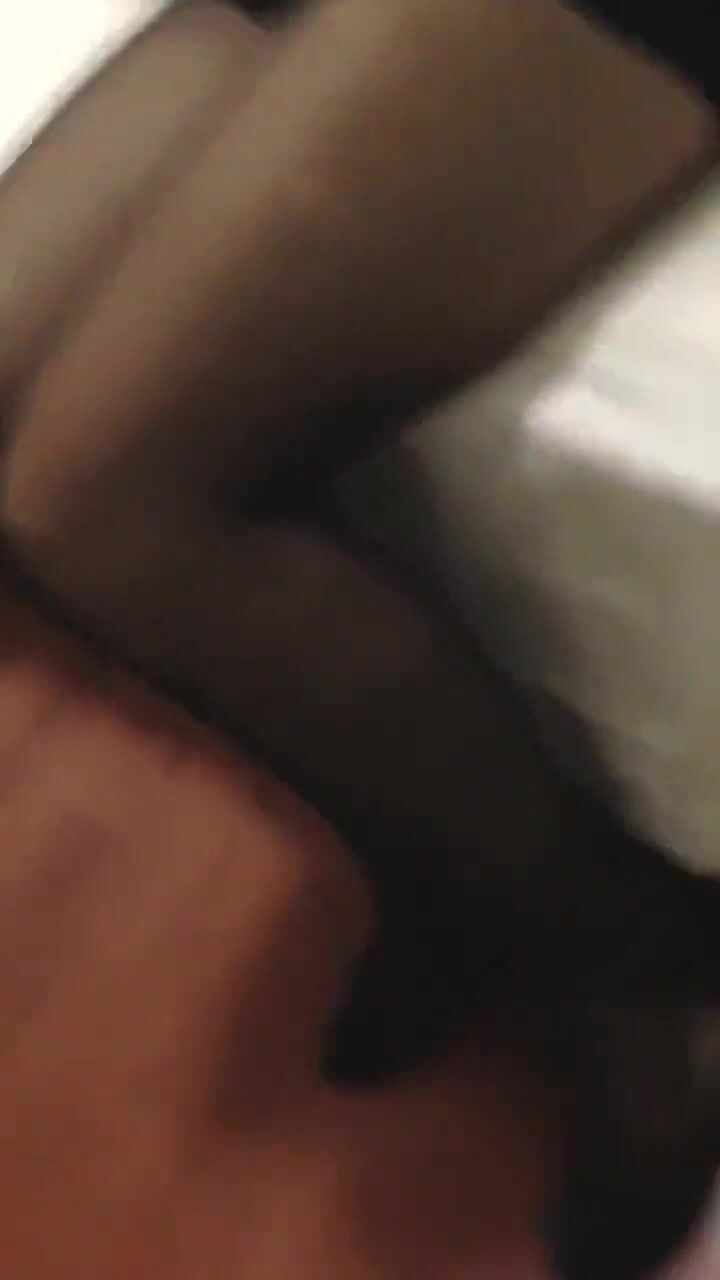 韵味黑丝少妇在家偷情 今天射哪里 脸上 骚逼 嗯嗯 老公快干我 操我骚逼 要射了 不行
