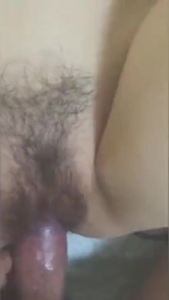 漂亮美眉 啊 痛吗 慢点 嘘 小声点 美眉貌似刚开苞不久 被大肉棒插入有点疼 操开了就好 爽的不要不要的