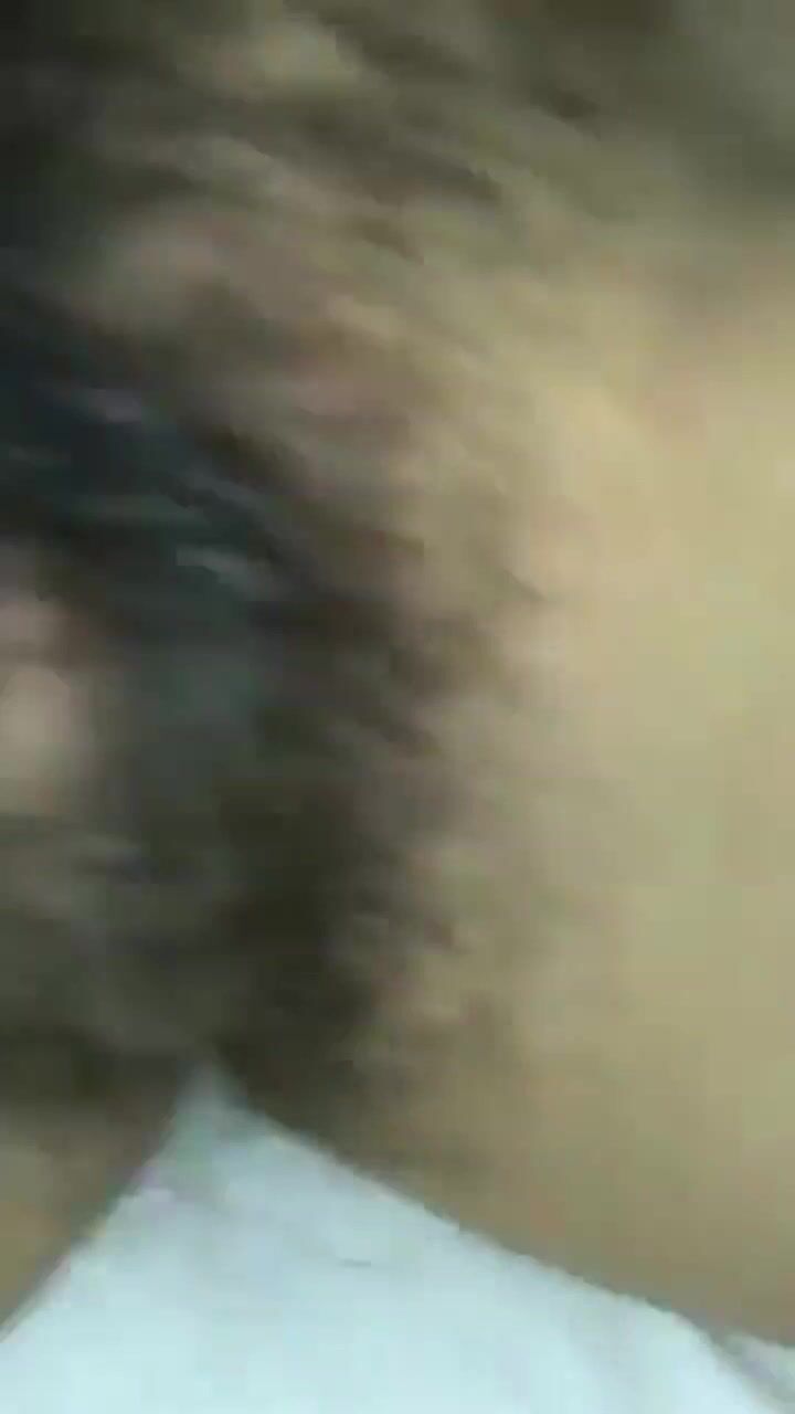 漂亮贫乳美眉 别乱动 我要摸 配不配合 要出来了 你已经出来了还是要出来了 无套输出 拔枪妹子撸射一肚皮