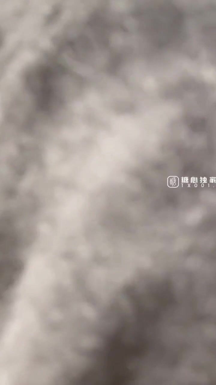 白丝美眉 爽不爽 爽 想射了 射你嘴里行不行 嗯嗯 在镜子前被大鸡吧无套输出 像公狗一样腰力超猛 拔枪射了一肚皮