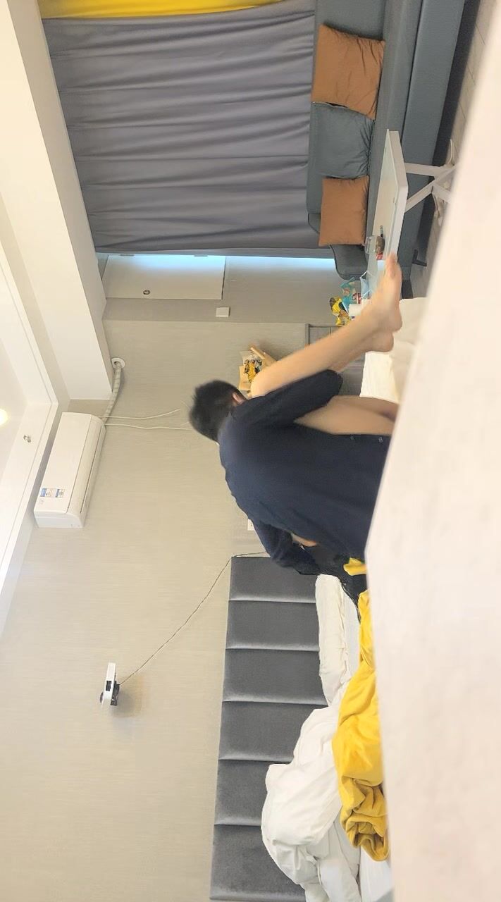 2022.10.8，【莫欺少年没媳妇】，清纯学生妹，最近正是浓情蜜意之时，粉穴被玩弄，小骚逼水汪汪1