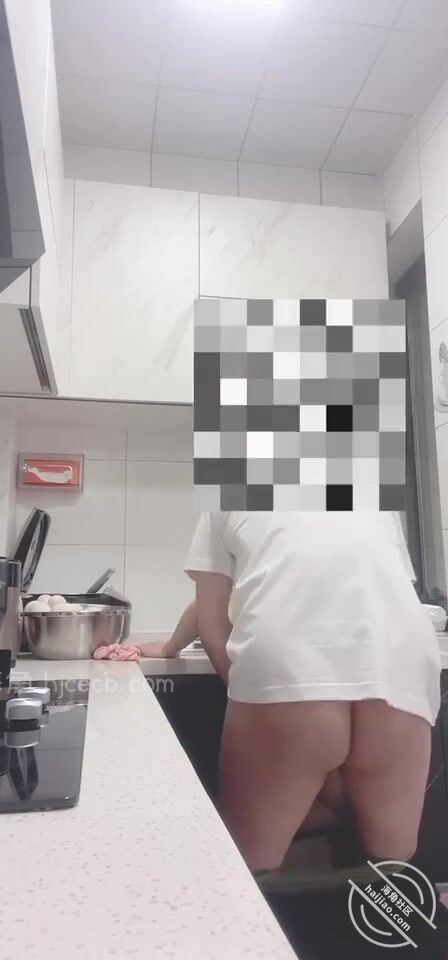 海角乱伦大神最爱骚嫂子热销佳作 给大哥送鹅蛋,趁大哥不在家硬上了嫂子。太刺激了!
