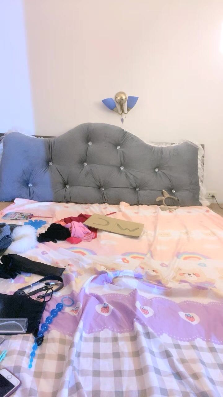 极品淫骚网红美女！新人下海爆菊密码房！性感黑丝美腿，一线天肥穴，拉珠塞菊花特写-公开房