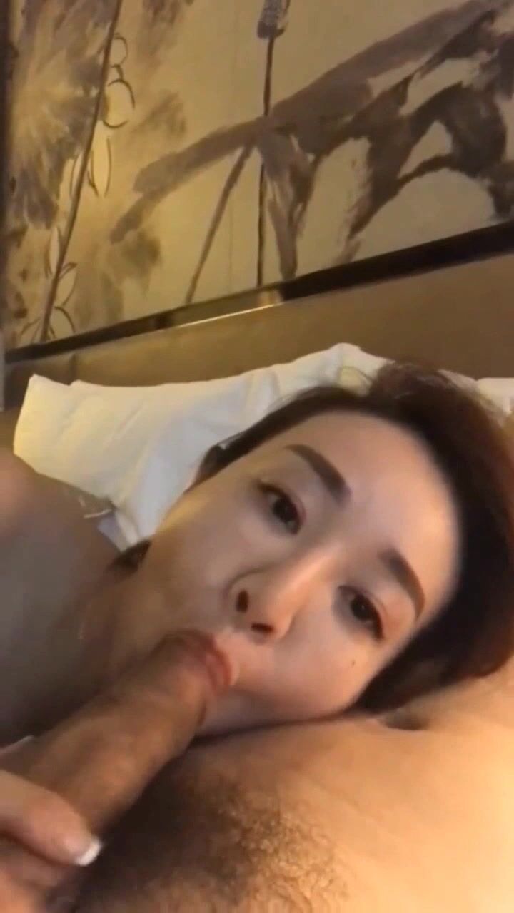 纹身社会大哥酒店啪啪啪大奶白领美少妇，边搞边聊天叫床“顶死我了”一对大奶子不停乱晃