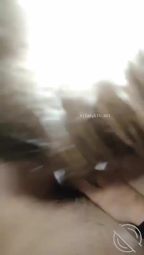 爸妈不在家哥哥对妹妹下手