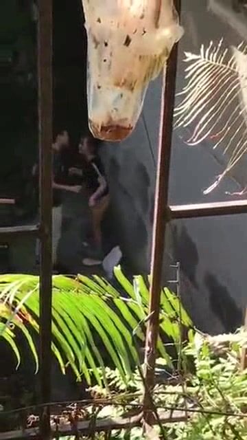 窗外偷窥 楼下小夫妻吵架吵着吵着 直接把衣服脱光了开炮